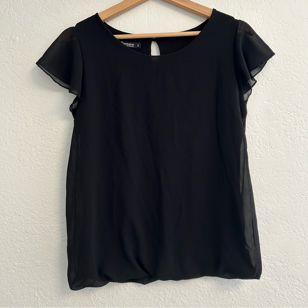 JT Exclusive by Colosseum Black Sheer Flutter Sleeve Blouse Size S Keyhole‎ Back